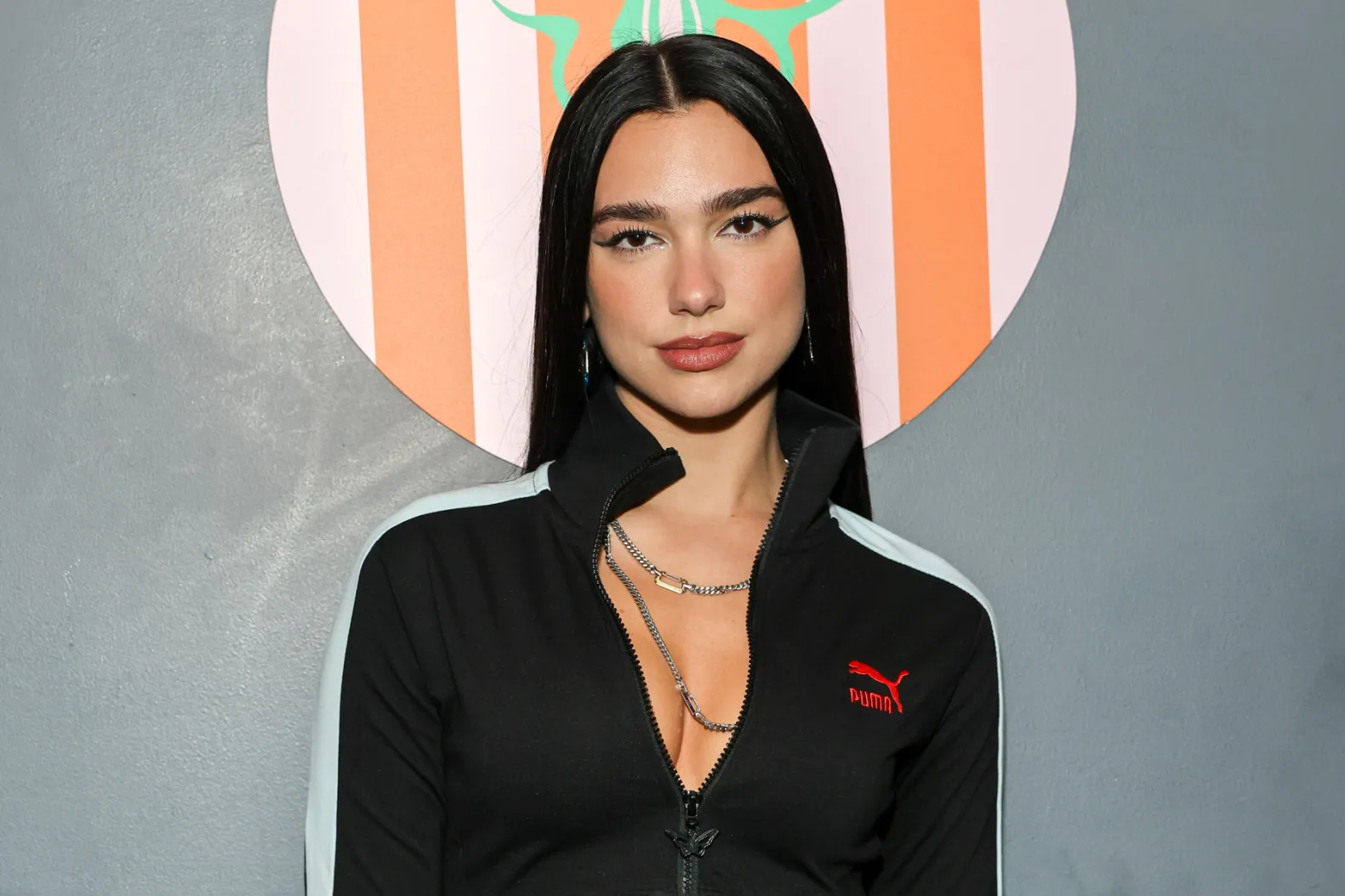 Dua Lipa verso