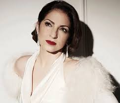 Gloria Estefan verso